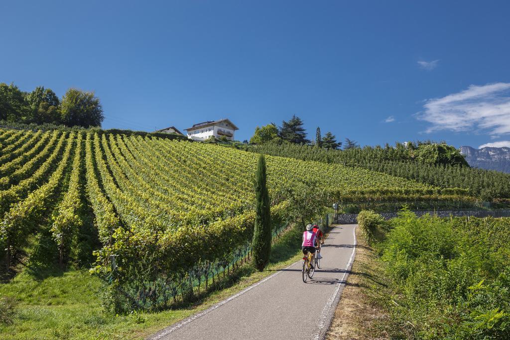 Hotel Sigmundskron Appiano Sulla Strada Del Vino Esterno foto