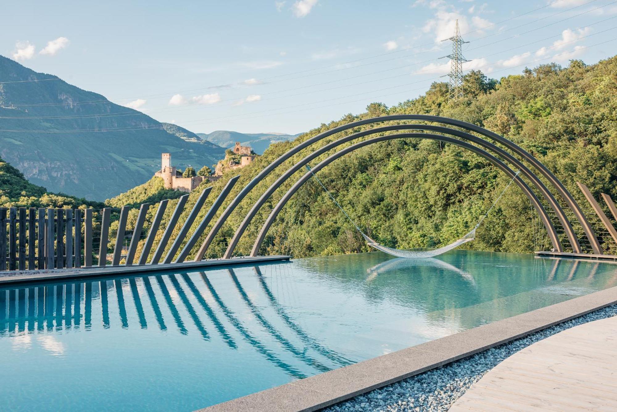 Hotel Sigmundskron Appiano Sulla Strada Del Vino Esterno foto