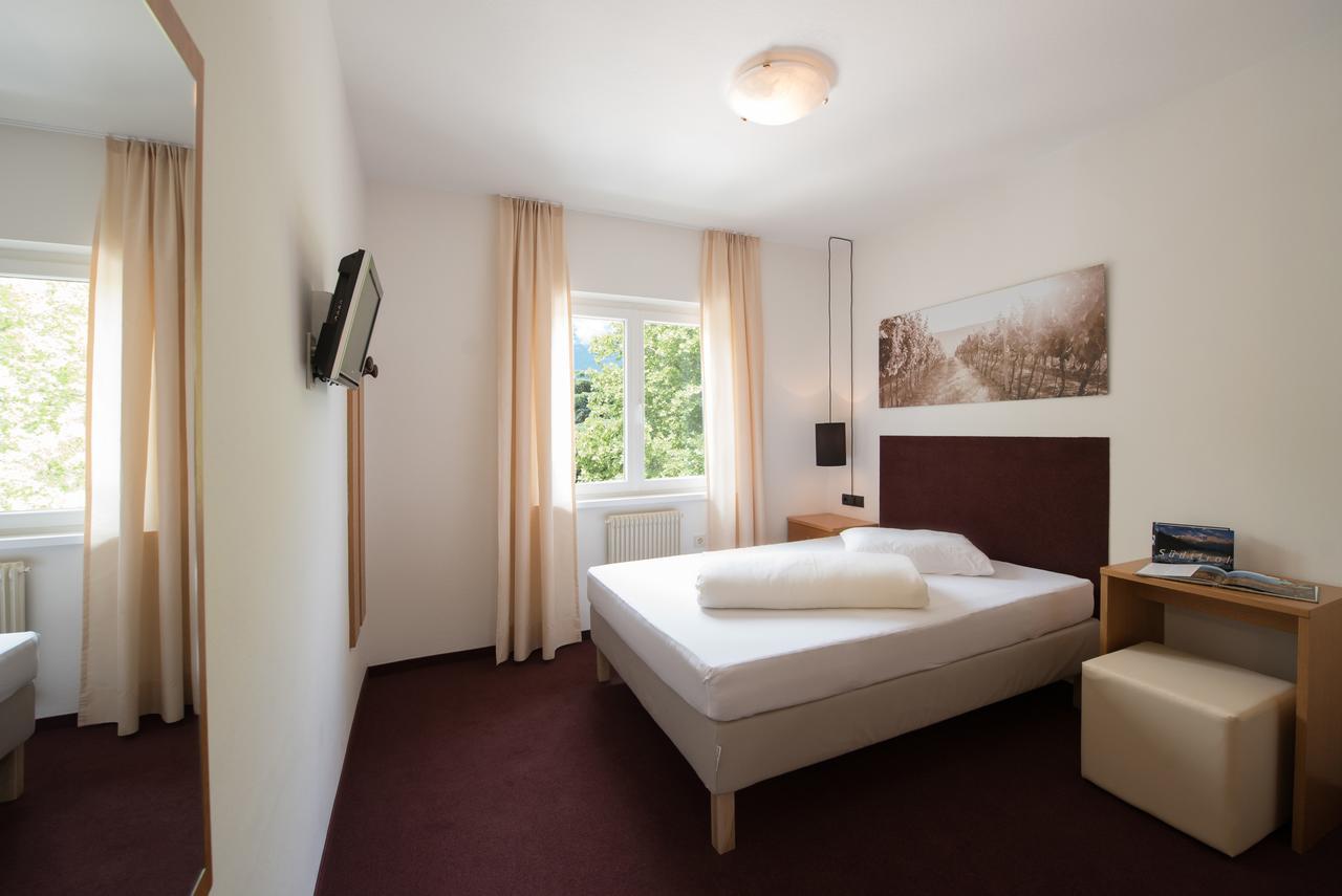 Hotel Sigmundskron Appiano Sulla Strada Del Vino Esterno foto