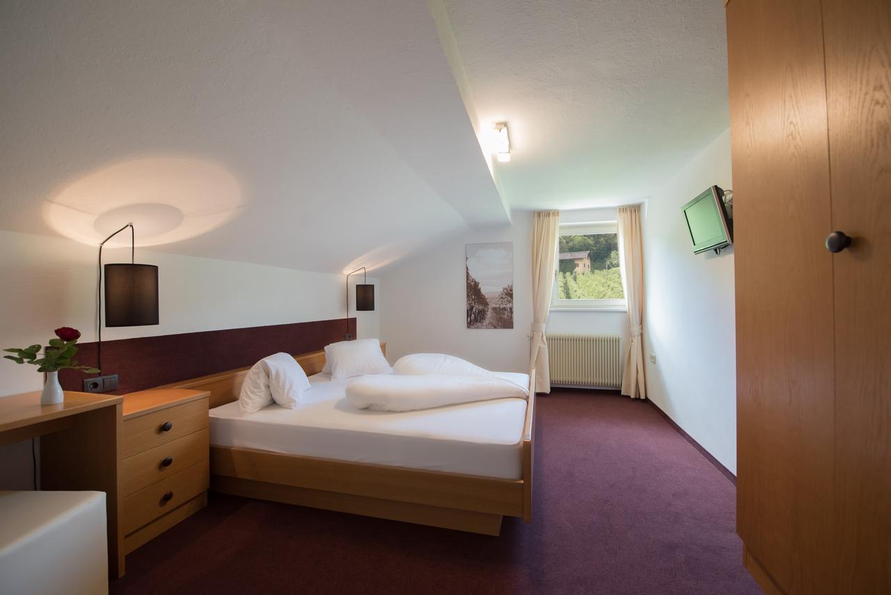 Hotel Sigmundskron Appiano Sulla Strada Del Vino Esterno foto