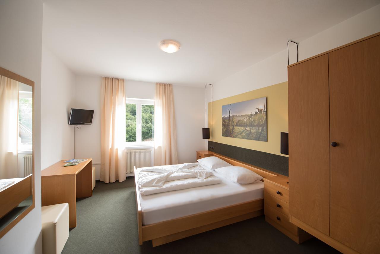 Hotel Sigmundskron Appiano Sulla Strada Del Vino Esterno foto