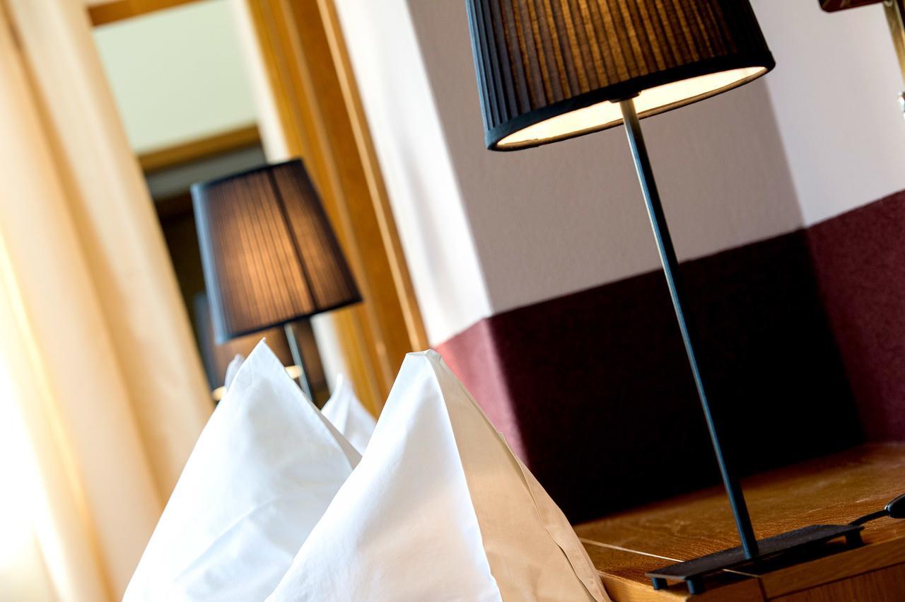 Hotel Sigmundskron Appiano Sulla Strada Del Vino Esterno foto