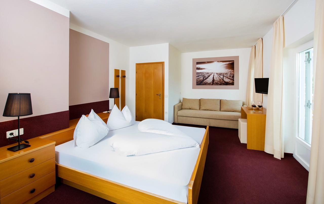 Hotel Sigmundskron Appiano Sulla Strada Del Vino Esterno foto